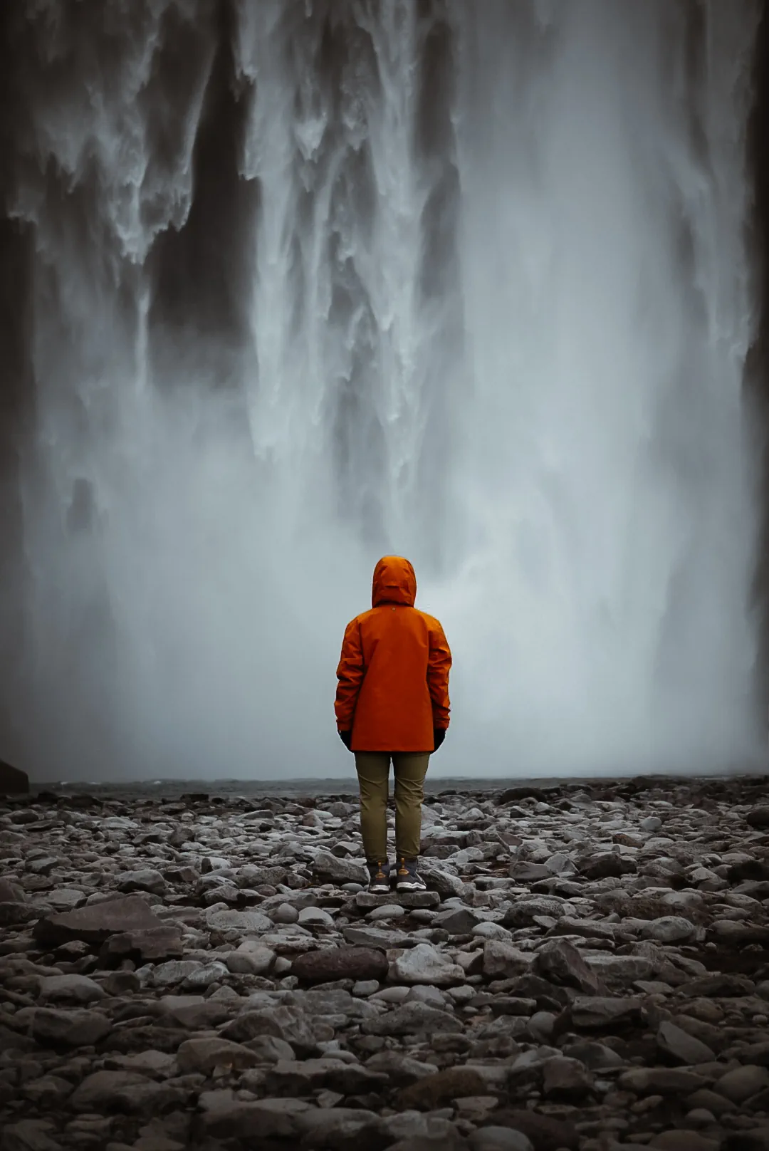 Wodospad na Islandii widziany z bliska – niezapomniane atrakcje wyjazdu turystycznego
